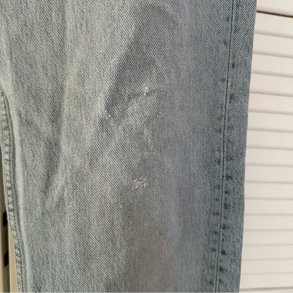 Vintage 80’s Levi’s Light Blue Distressed Jeans 36W - Picture 3 of 11
